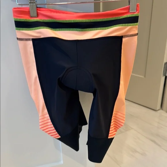 Pearl Izumi Women's melon coral orange and Black Cycling Shorts - Picture 1 of 5